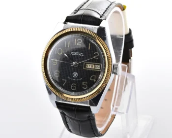 Vintage Soviet Raketa mechanical watch with day / date calendar, black waffle dial and gold-tone bezel, 1980s