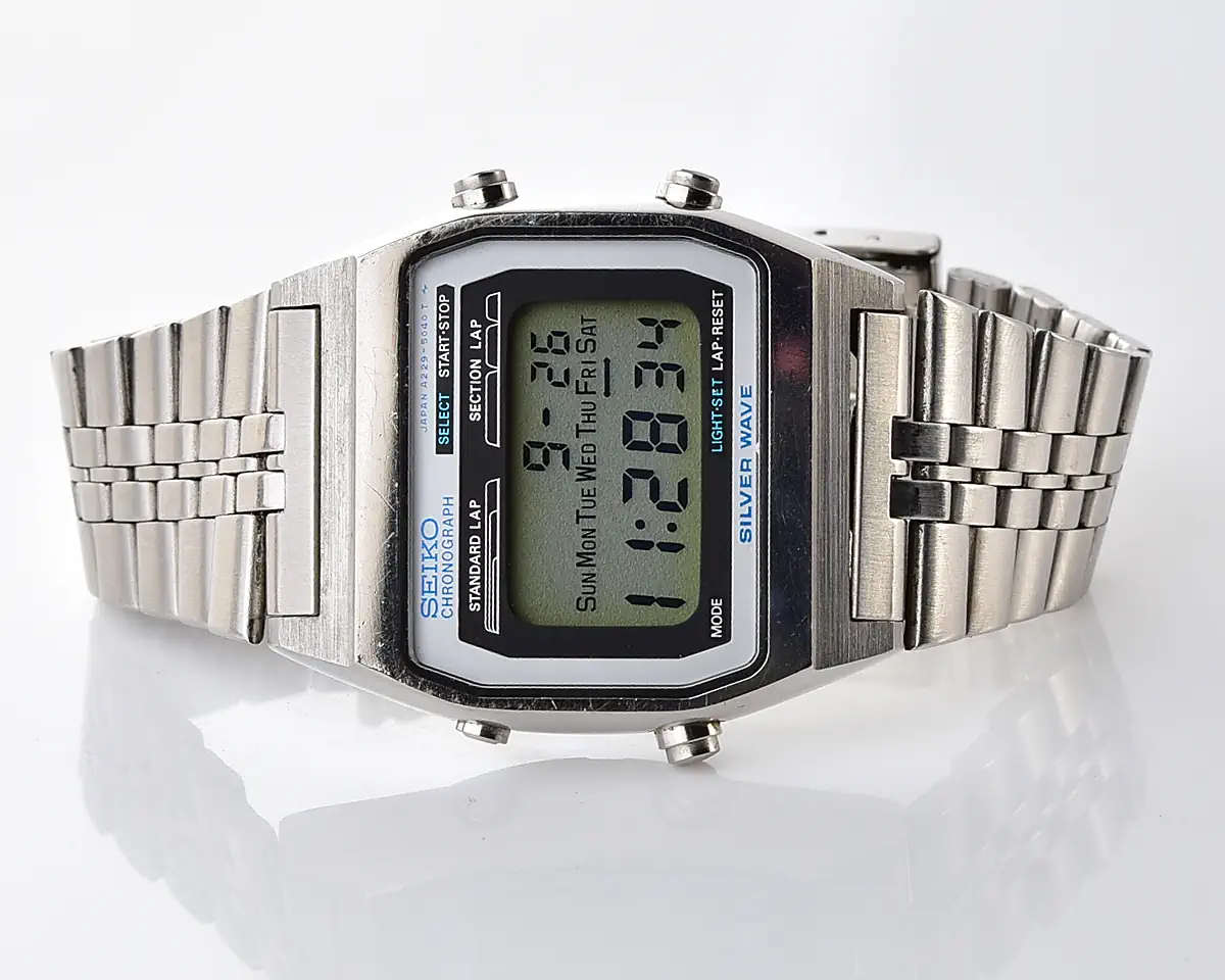 Vintage Seiko Silver Wave – LCD Digital Chronograph from April 1979 - Image 4
