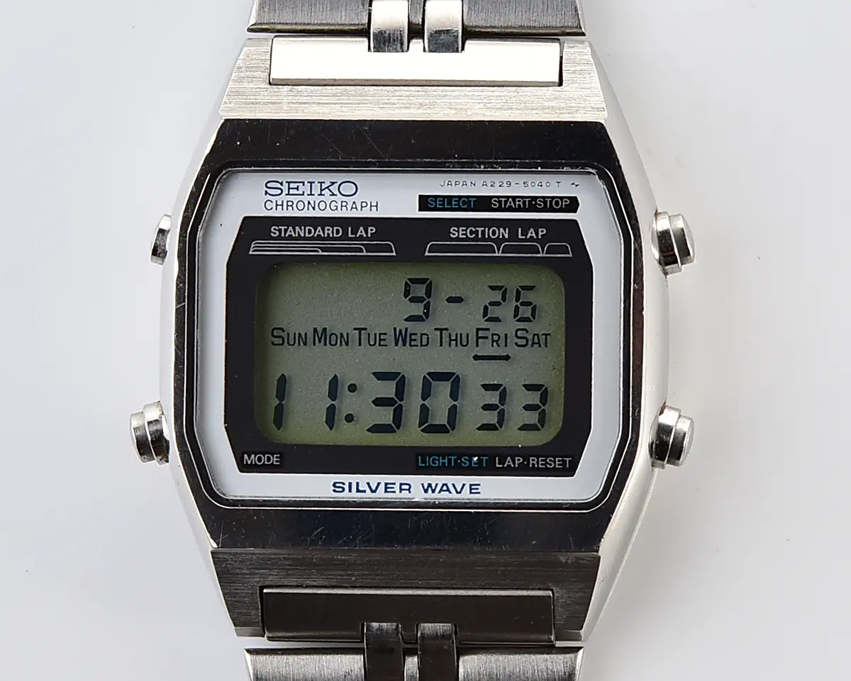 Vintage Seiko Silver Wave – LCD Digital Chronograph from April 1979 - Image 8