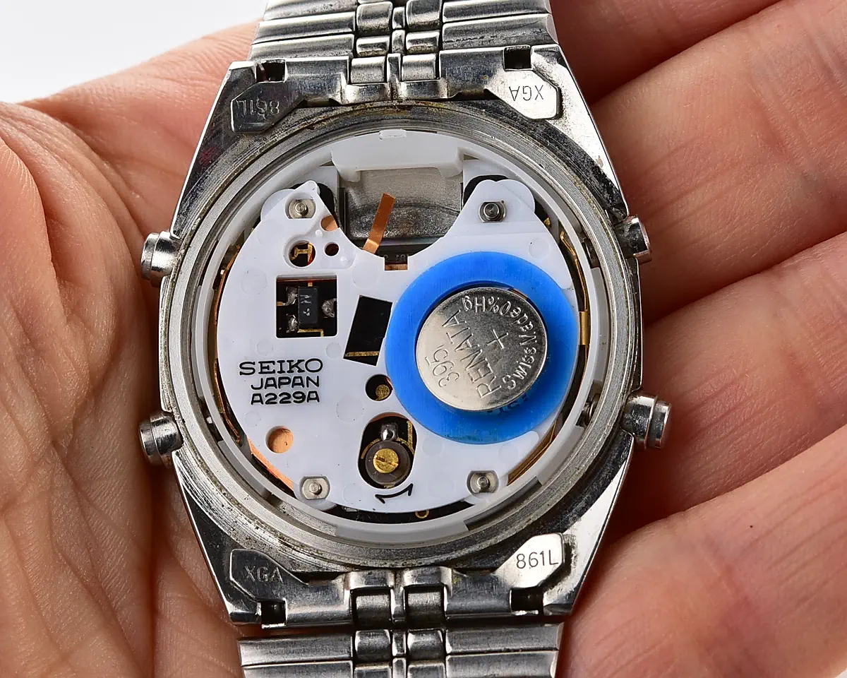Vintage Seiko Silver Wave – LCD Digital Chronograph from April 1979 - Image 16