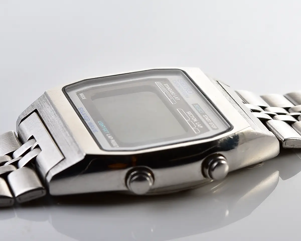 Vintage Seiko Silver Wave – LCD Digital Chronograph from April 1979 - Image 9