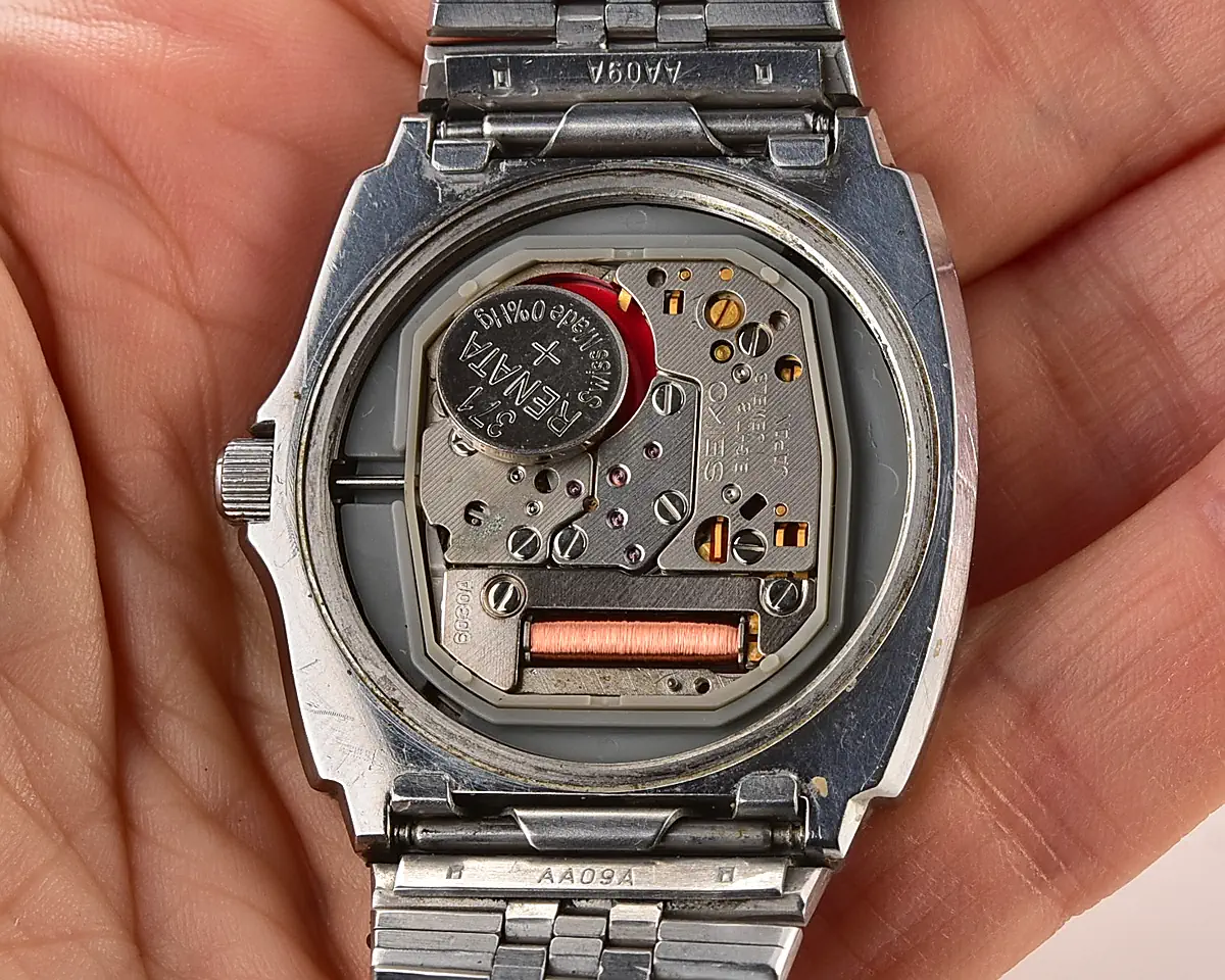 Vintage Seiko SilverWave Quartz – Navy Blue Dial from April 1980 - Image 15