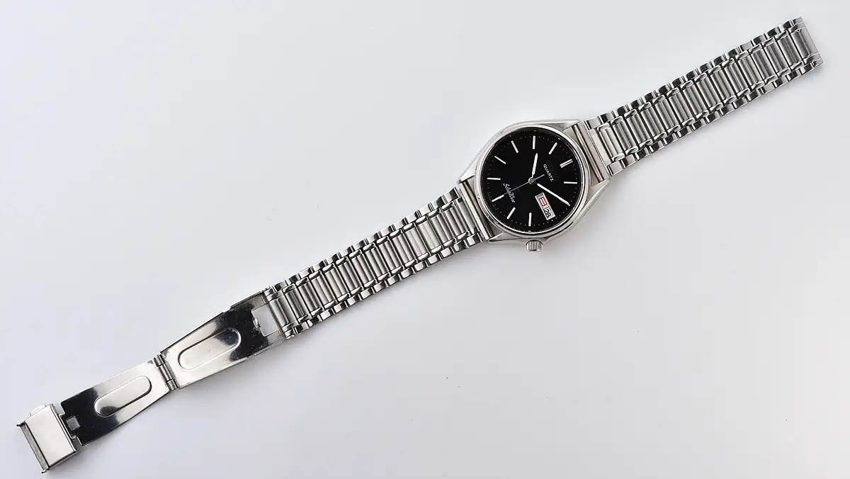 Vintage Seiko SilverWave Quartz – Black Dial Day-Date from November 1980 - Image 10