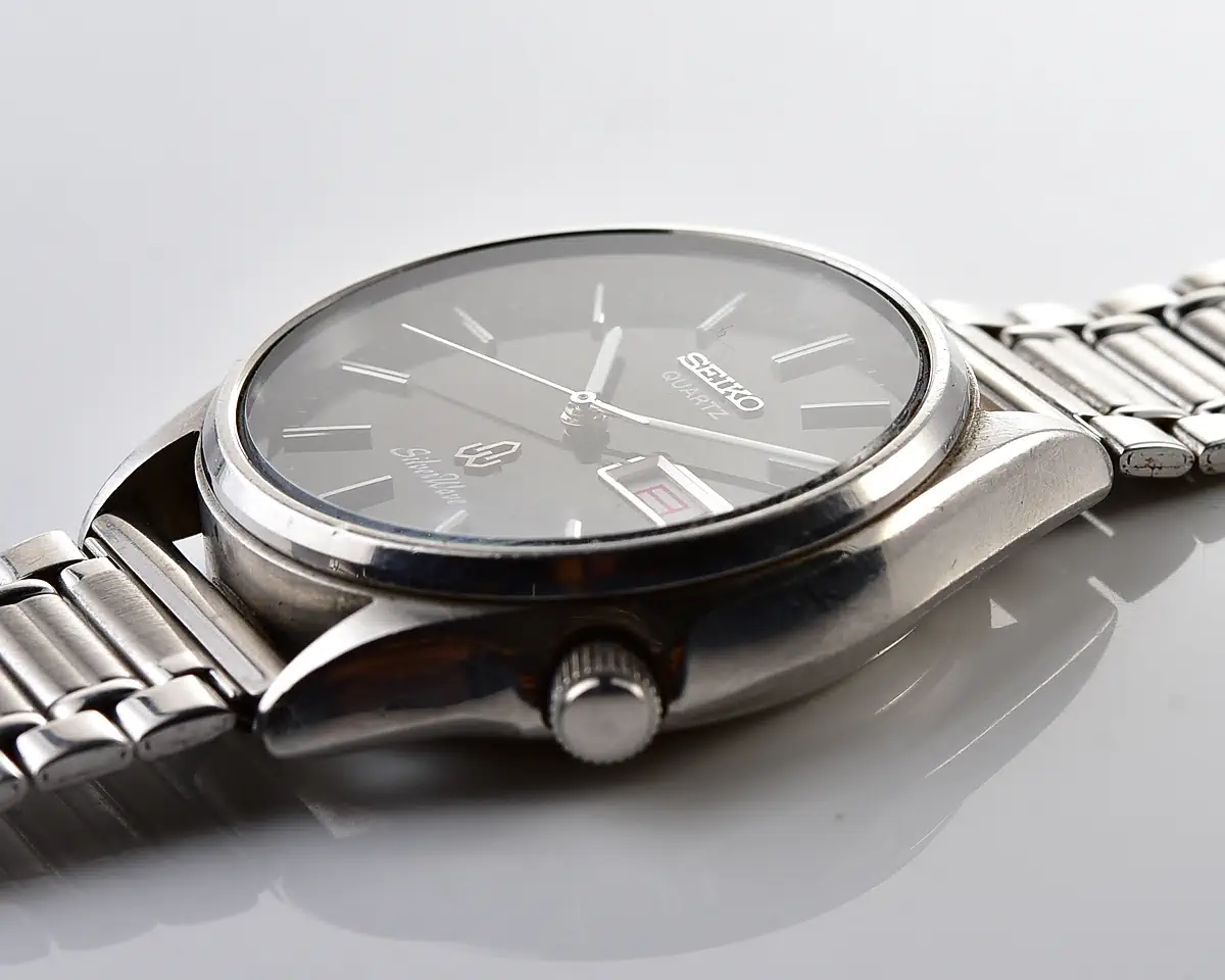 Vintage Seiko SilverWave Quartz – Black Dial Day-Date from November 1980 - Image 9