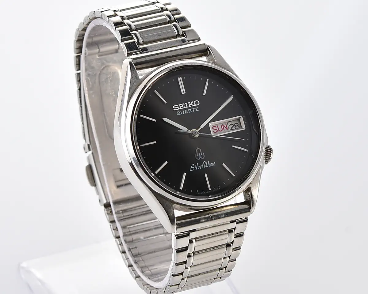 Vintage Seiko SilverWave Quartz – Black Dial Day-Date from November 1980 - Image 3