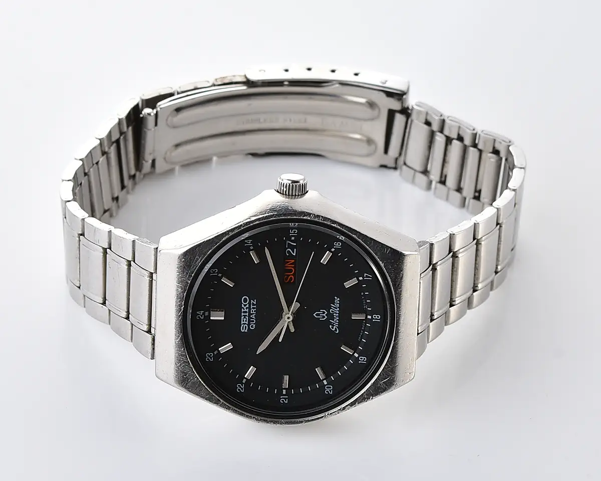 Vintage Seiko SilverWave Quartz – Black Dial 24-Hour Day-Date from October 1980 - Image 6