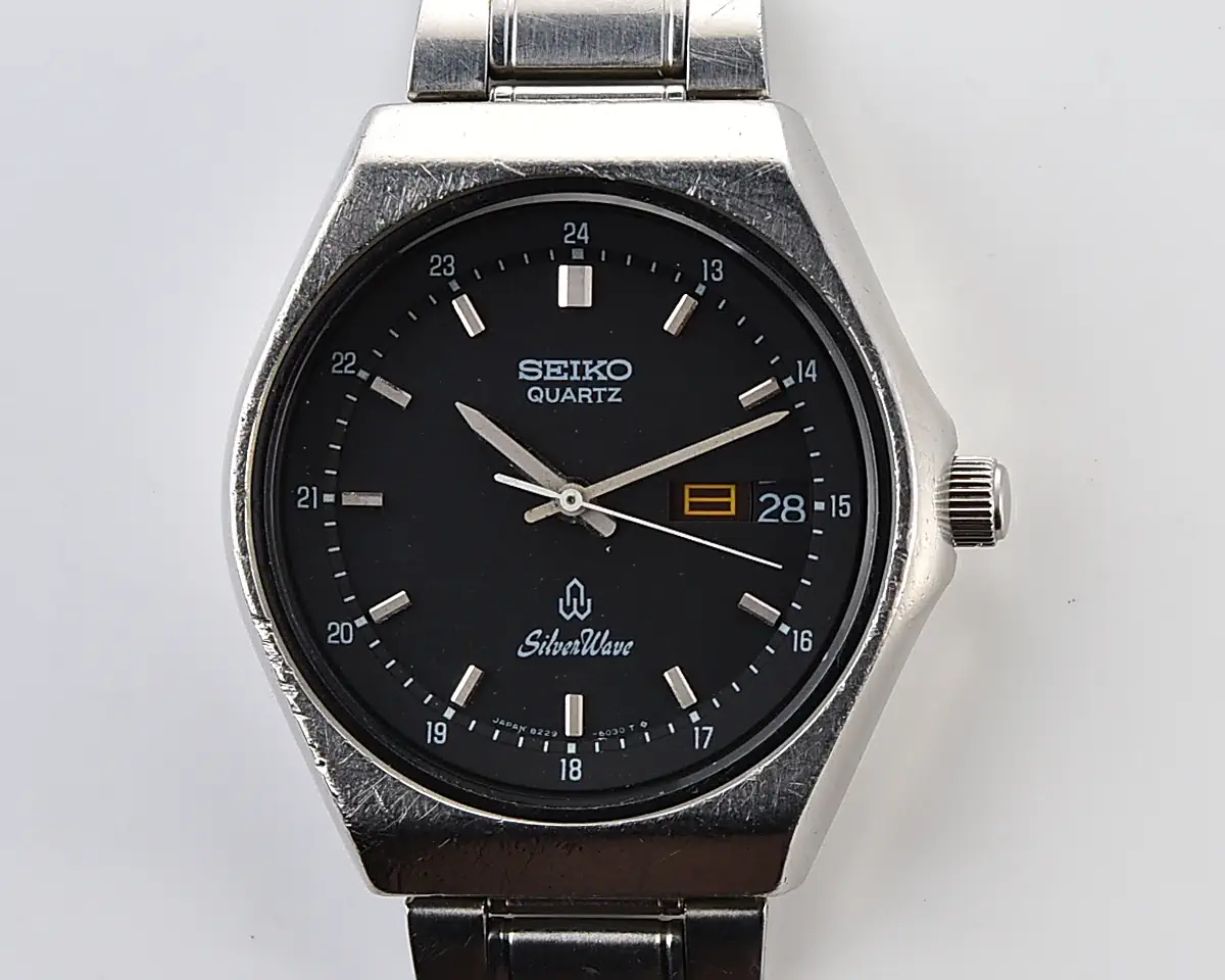 Vintage Seiko SilverWave Quartz – Black Dial 24-Hour Day-Date from October 1980 - Image 10