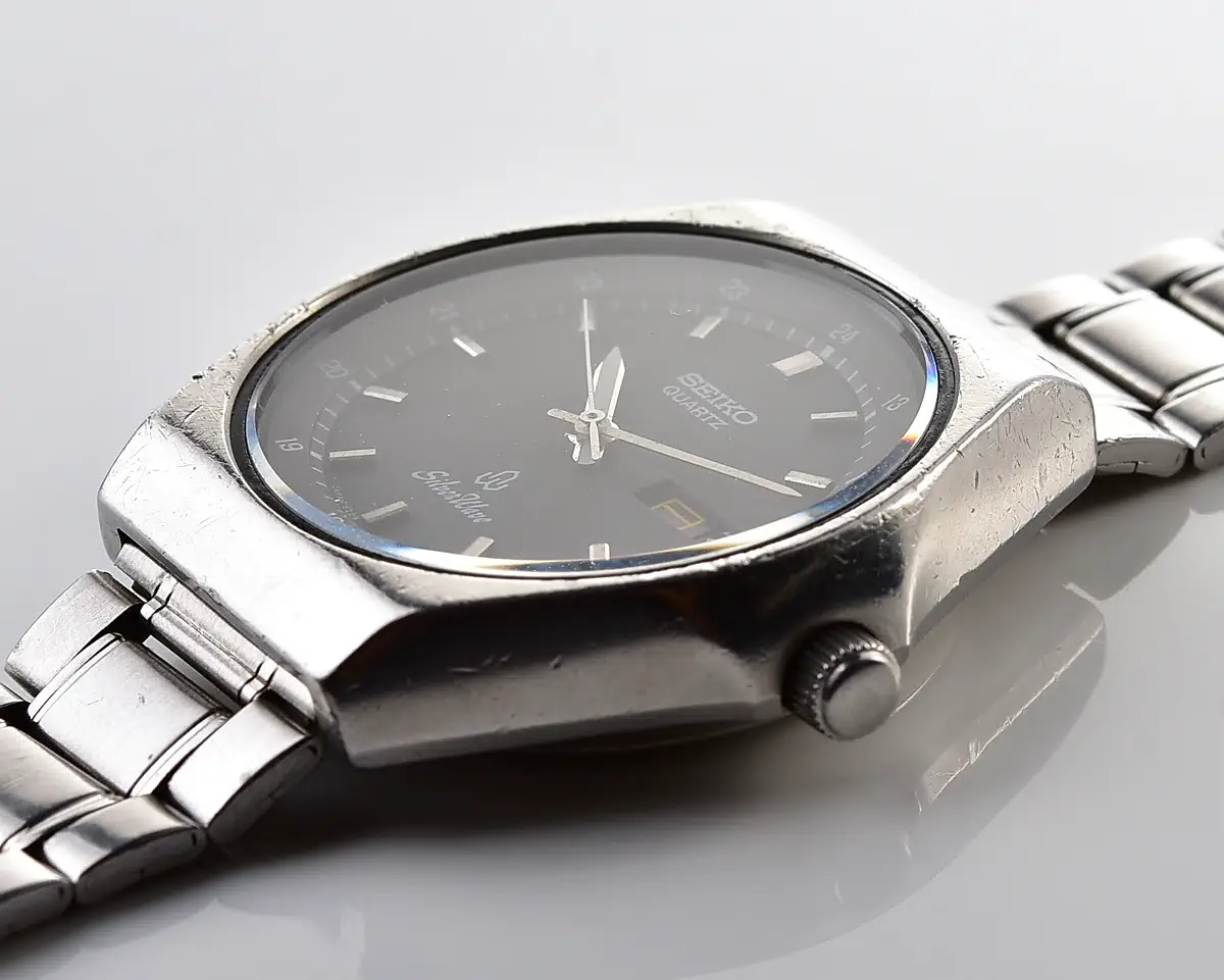 Vintage Seiko SilverWave Quartz – Black Dial 24-Hour Day-Date from October 1980 - Image 11