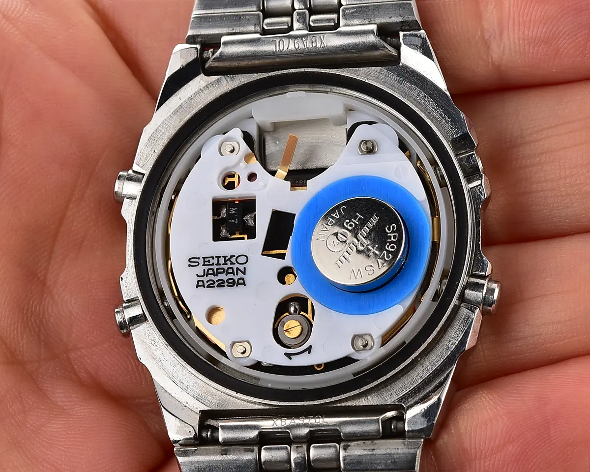 Vintage Seiko Silver Wave – Digital LCD Chronograph from August 1979 - Image 15