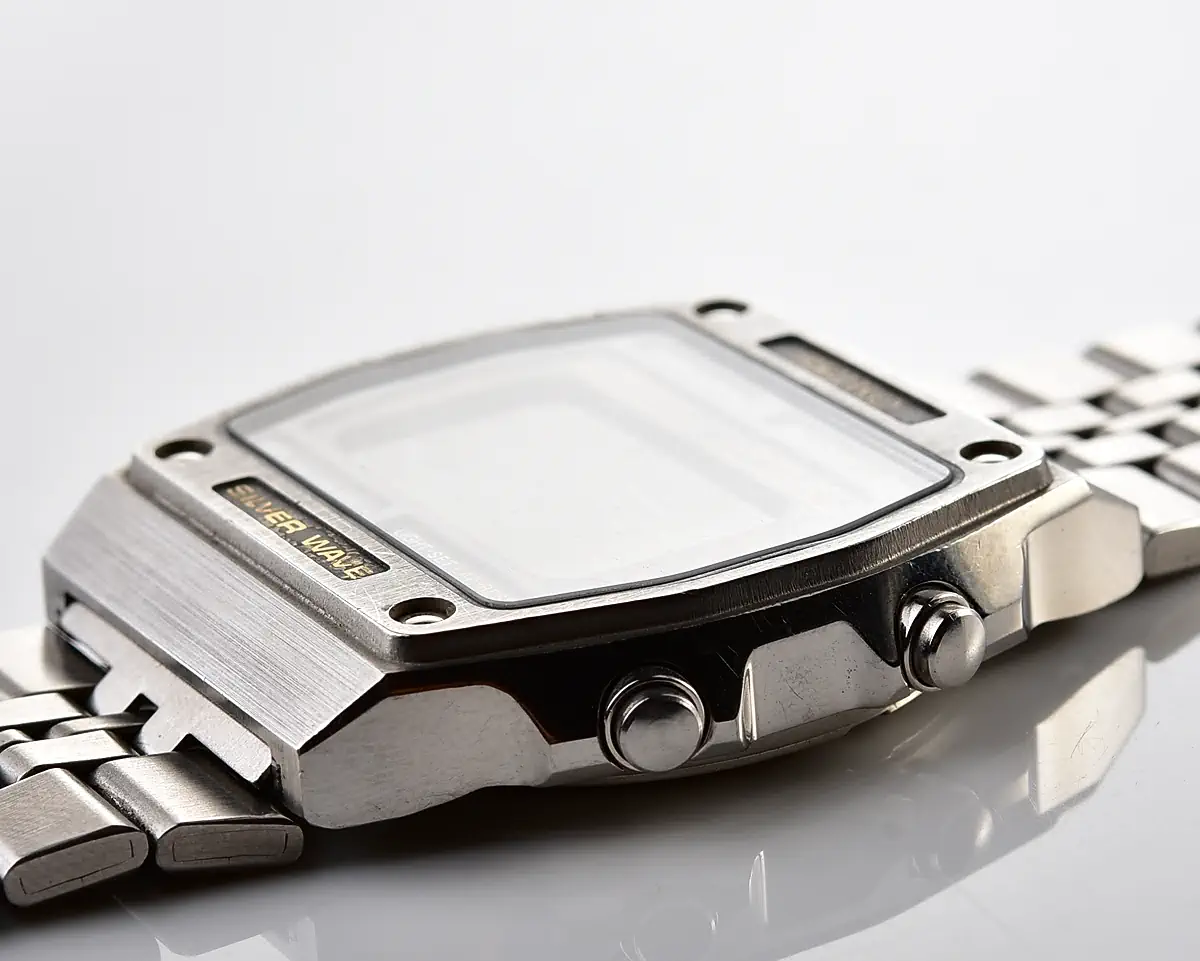 Vintage Seiko Silver Wave – Digital LCD Chronograph from August 1979 - Image 9