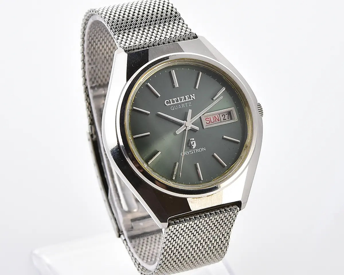 Vintage Citizen Crystron Quartz – Green Sunburst Day-Date from May 1975 - Image 3