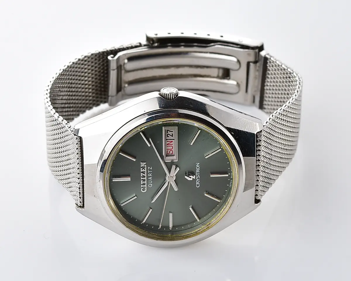 Vintage Citizen Crystron Quartz – Green Sunburst Day-Date from May 1975 - Image 11