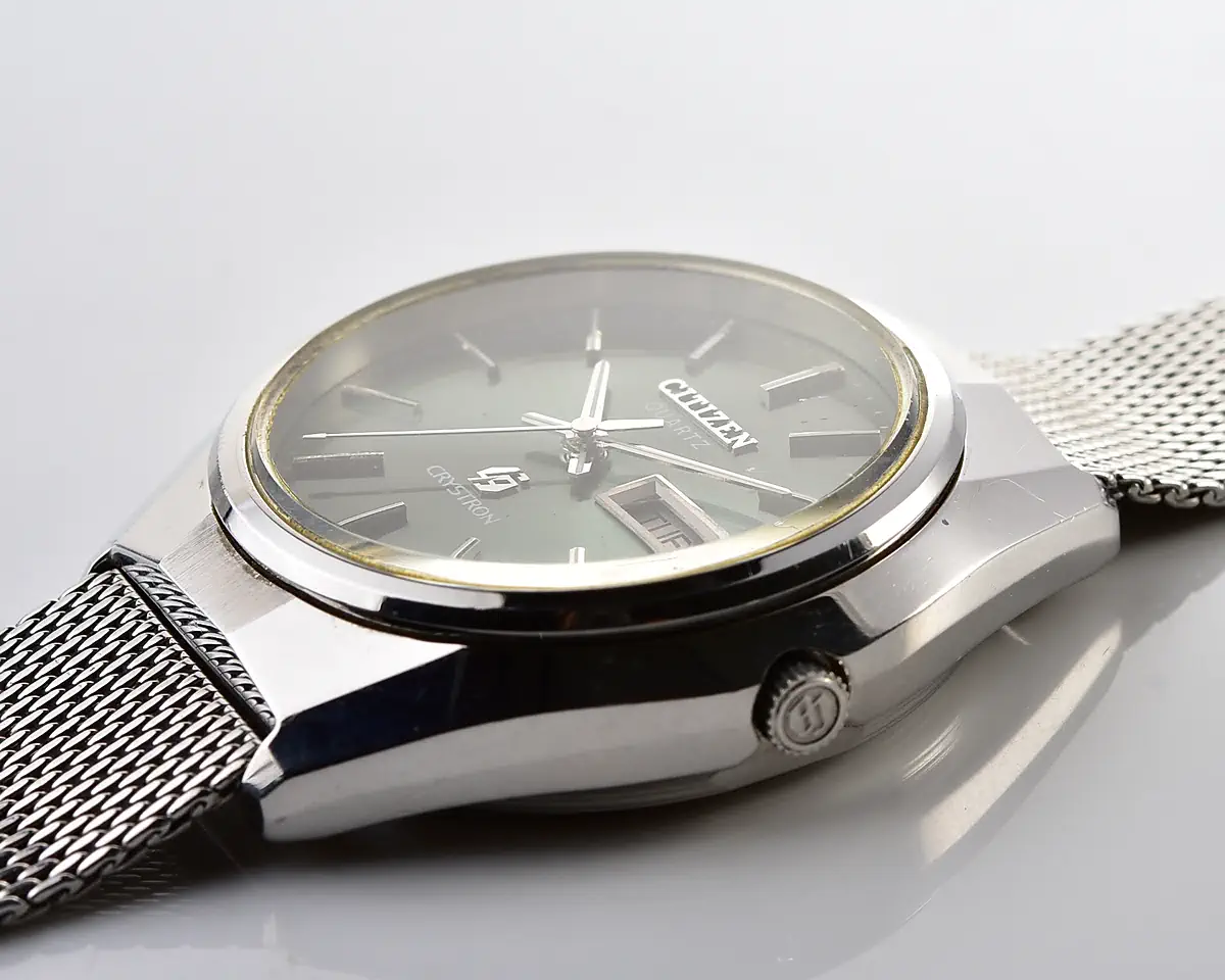 Vintage Citizen Crystron Quartz – Green Sunburst Day-Date from May 1975 - Image 4