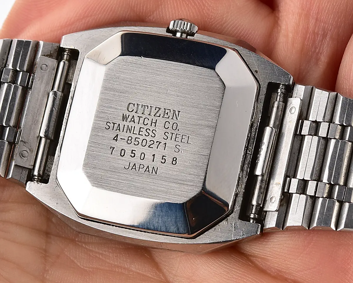 Vintage Citizen Crystron Quartz – Blue Pinstripe Octagonal Day-Date from May 1977 - Image 12