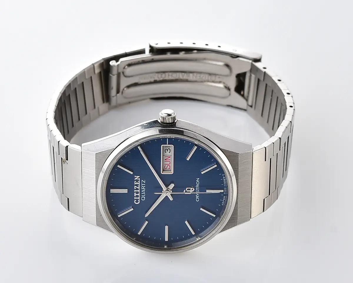 Vintage Citizen Crystron Quartz – Blue Dial Day-Date from March 1978 - Image 5