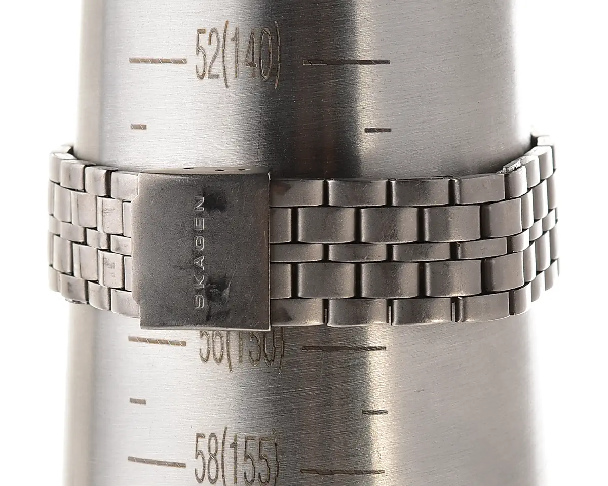 Vintage Skagen Slimline Titanium – Charcoal Matte Dial Date Quartz from the 2000s - Image 12