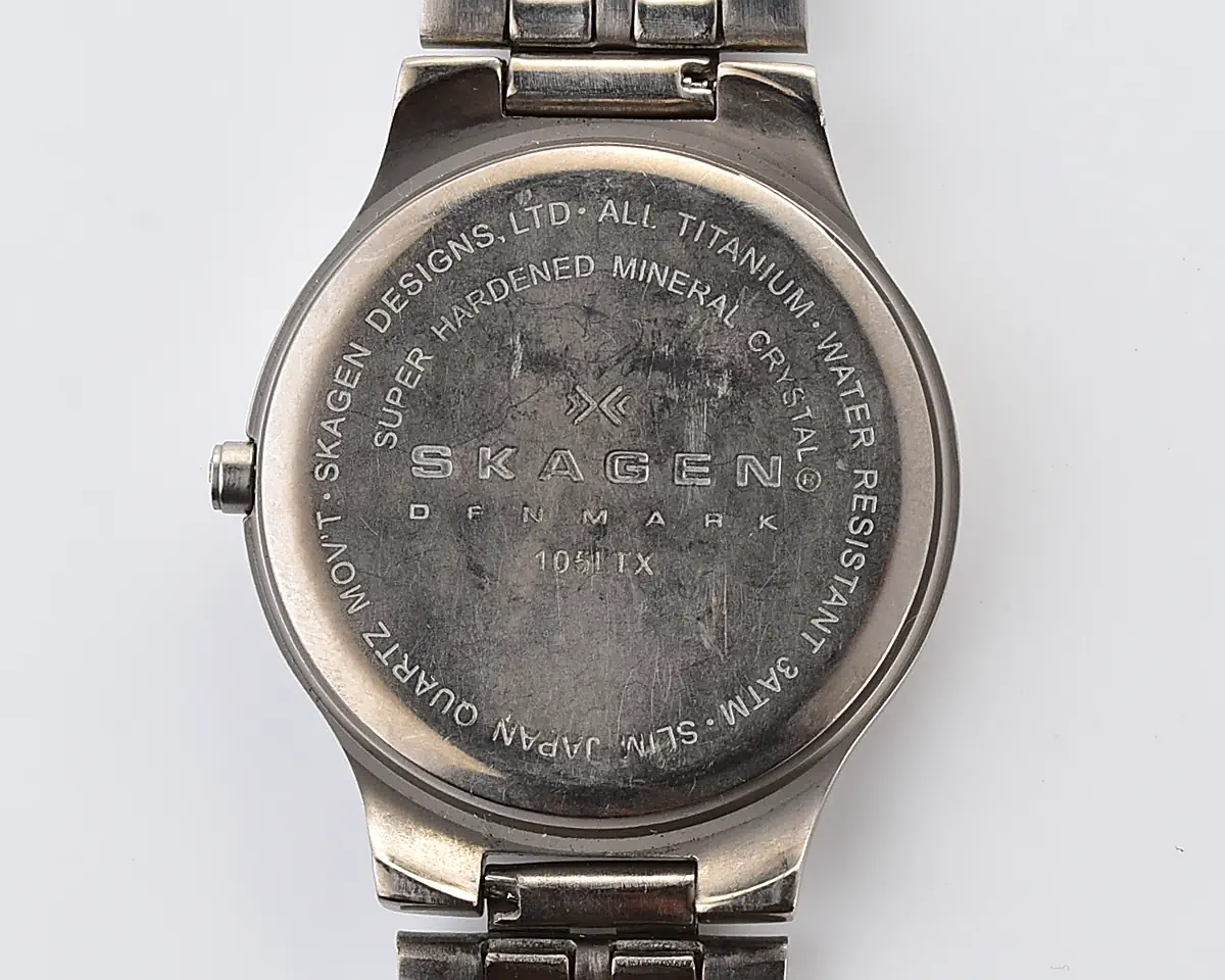 Vintage Skagen Slimline Titanium – Charcoal Matte Dial Date Quartz from the 2000s - Image 13