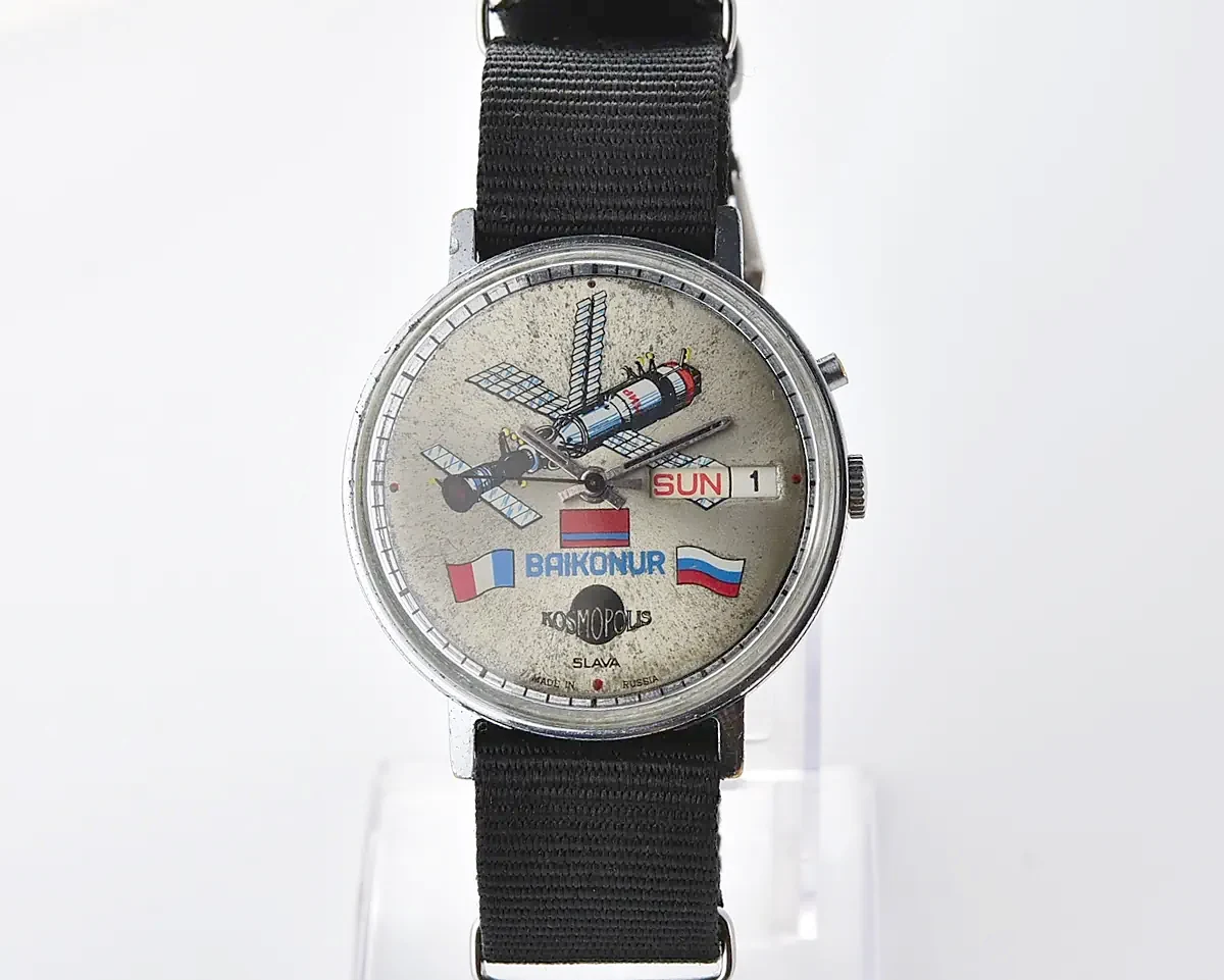 Slava Baikonur Kosmopolis mechanical watch with Mir space station, French & Russian flags - day/date, 1990s - Image 2