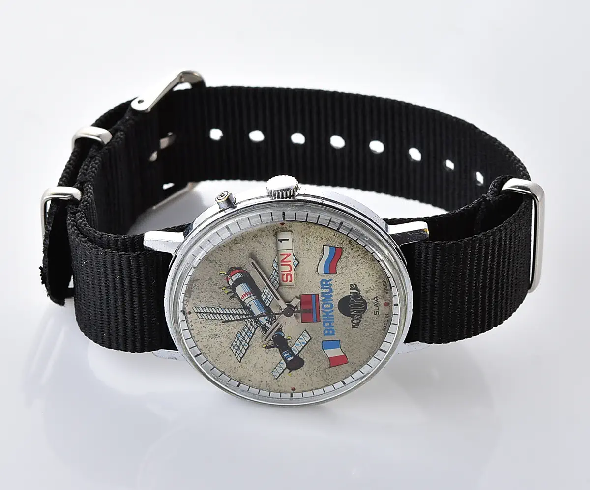 Slava Baikonur Kosmopolis mechanical watch with Mir space station, French & Russian flags - day/date, 1990s - Image 6