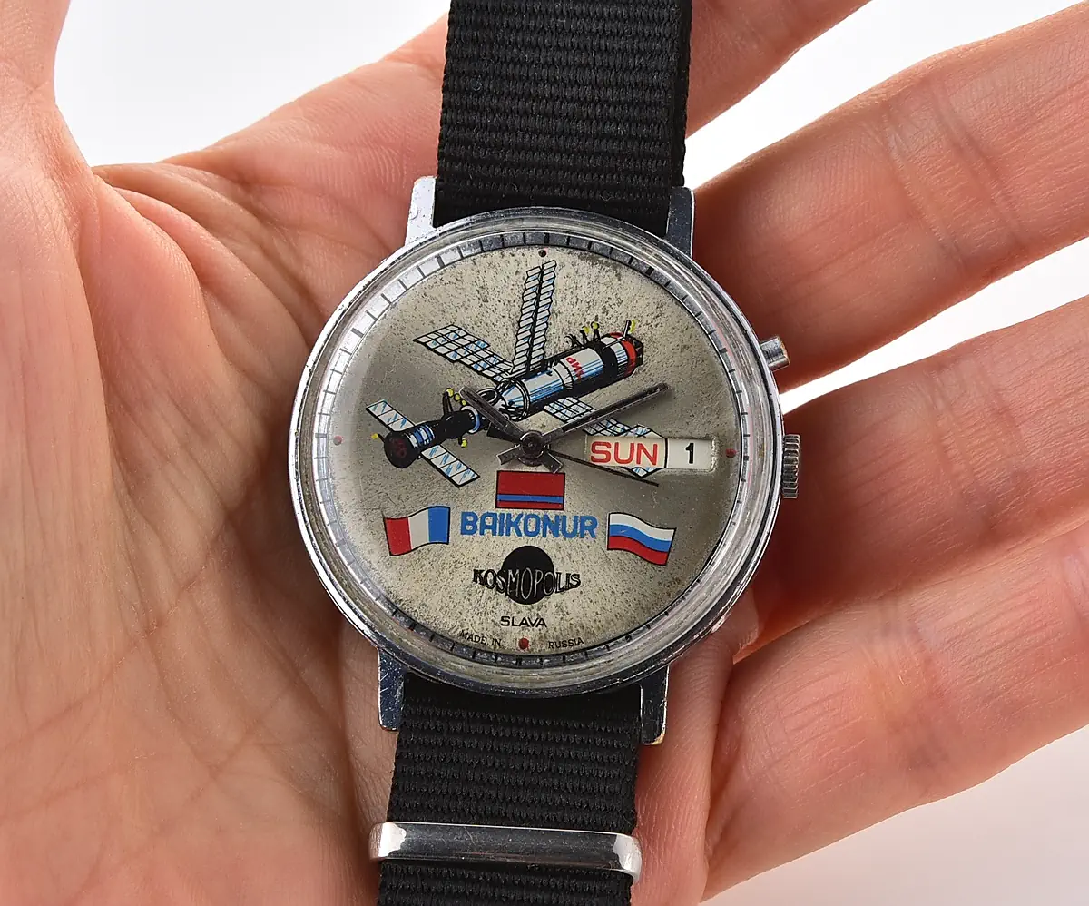 Slava Baikonur Kosmopolis mechanical watch with Mir space station, French & Russian flags - day/date, 1990s - Image 7