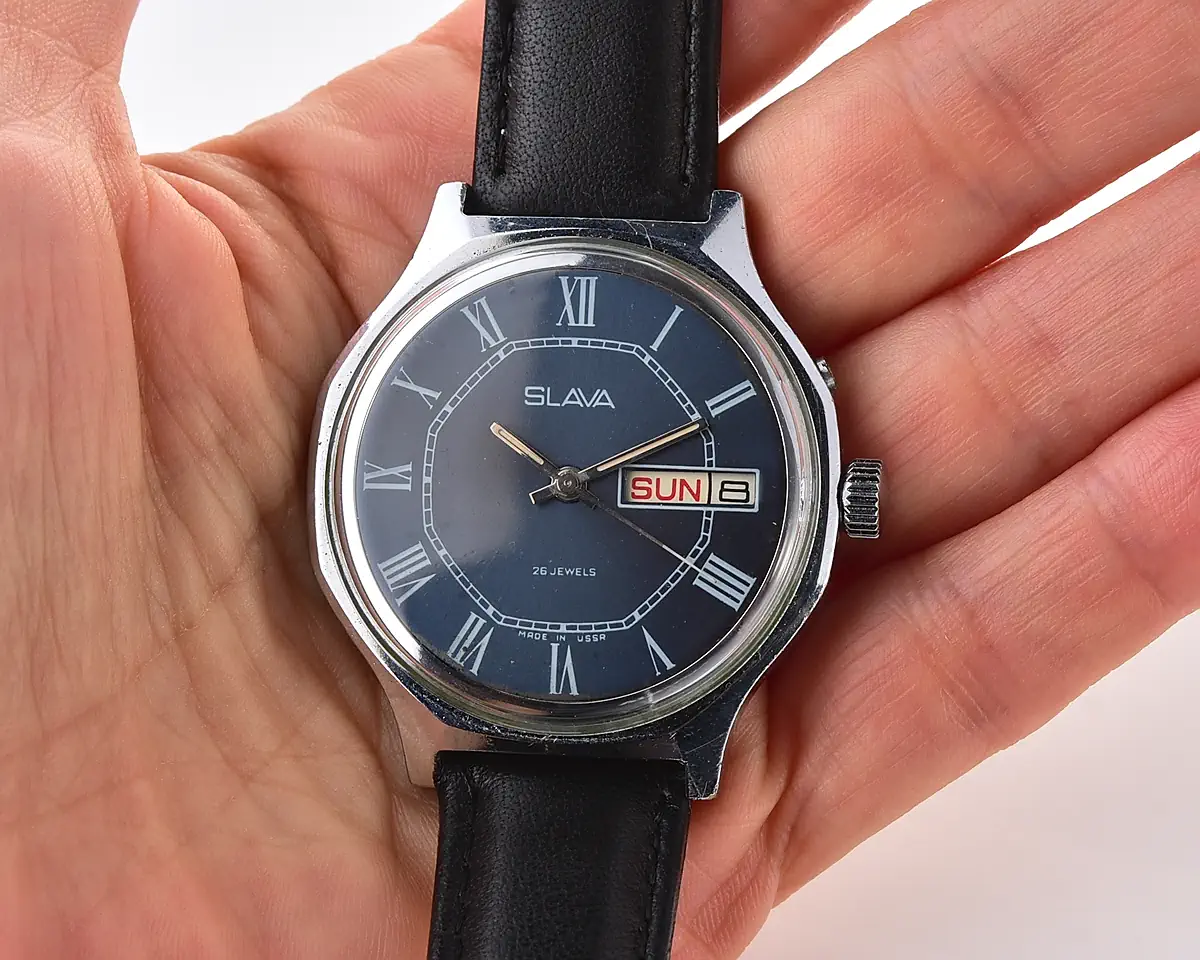 Slava Soviet mechanical watch with blue dial, day & date, 26 jewels, from the 1980s - Image 6