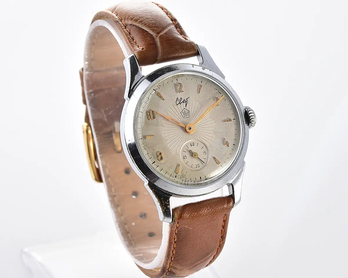 Soviet Svet "Light" vintage mechanical watch with silver guilloché dial, EChL factory, 1960s - Image 3