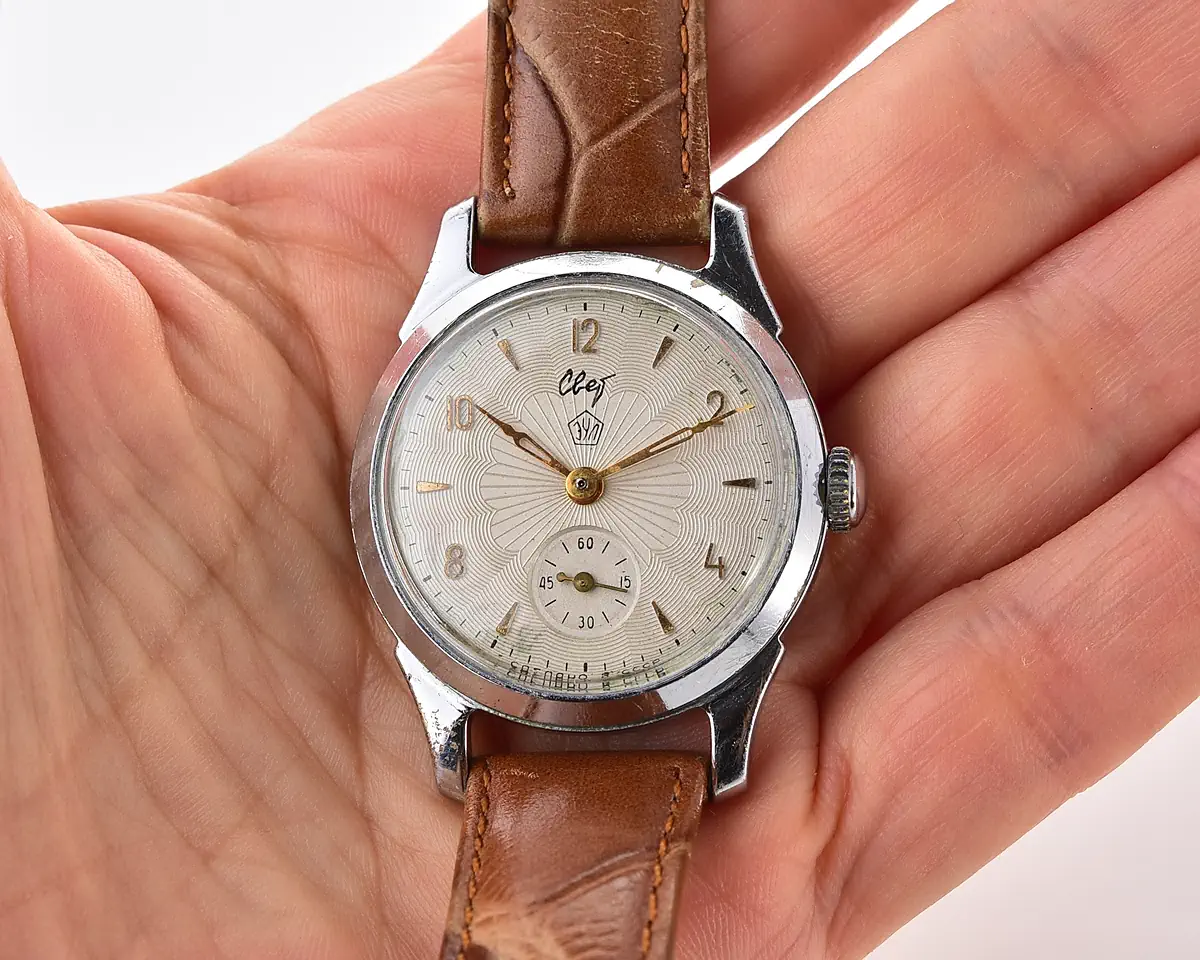 Soviet Svet "Light" vintage mechanical watch with silver guilloché dial, EChL factory, 1960s - Image 7