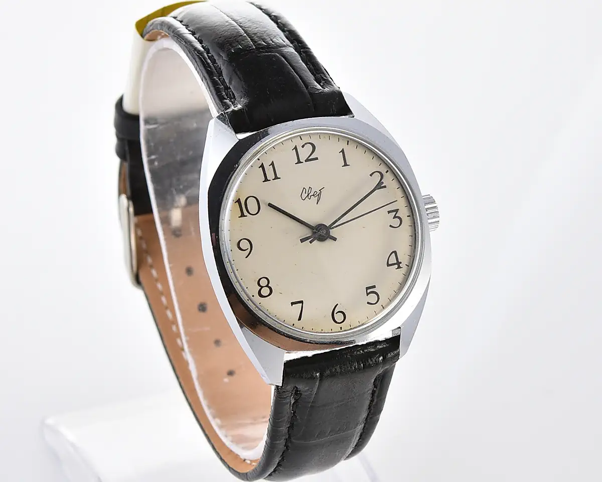 Soviet Svet "Light" vintage mechanical watch with white Arabic dial and cushion case, 1970s–80s - Image 3