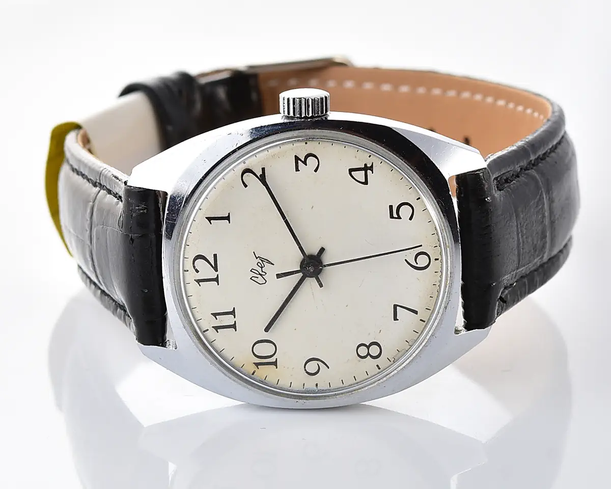 Soviet Svet "Light" vintage mechanical watch with white Arabic dial and cushion case, 1970s–80s - Image 5