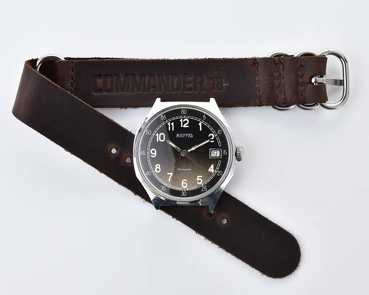 Soviet Wostok (Vostok) mechanical watch with gradient dial & date - complete with box & passport, from November 1989 - Image 6