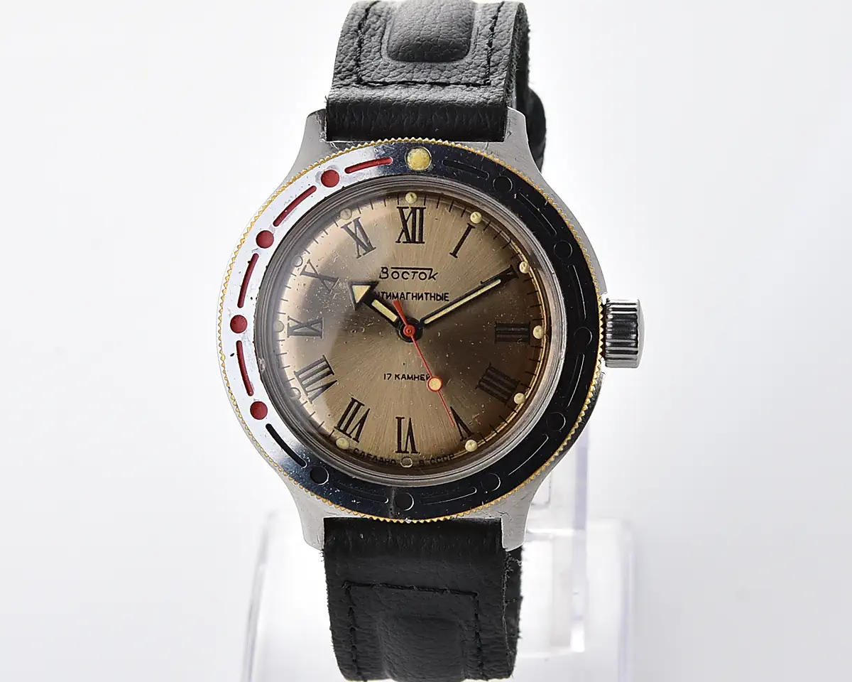 Soviet Vostok Amphibia mechanical watch – champagne dial, Roman numerals - Image 2