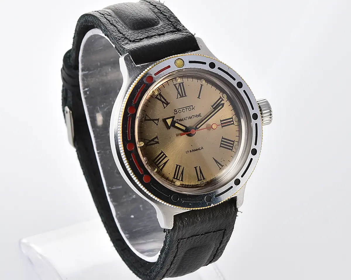 Soviet Vostok Amphibia mechanical watch – champagne dial, Roman numerals - Image 3