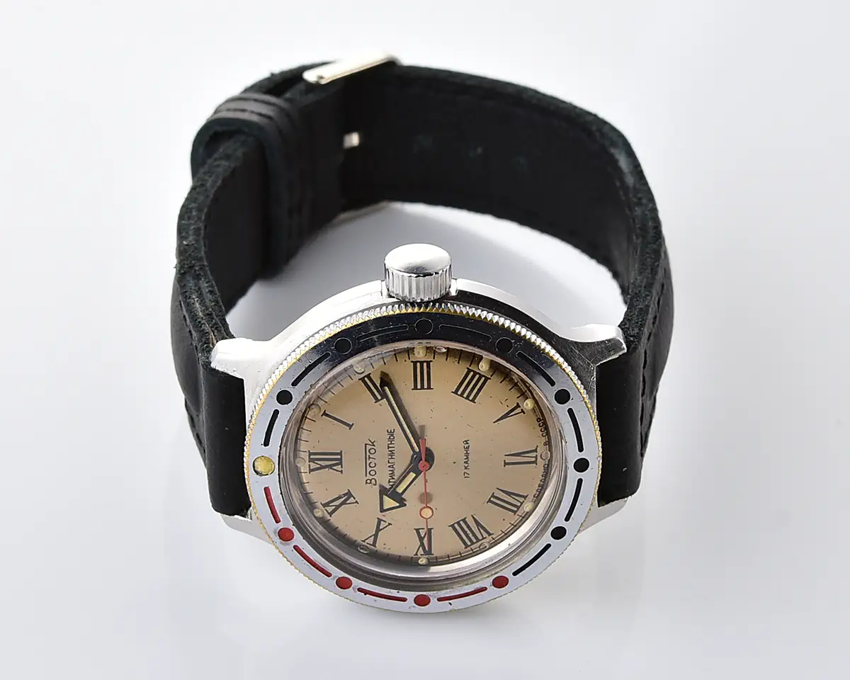 Soviet Vostok Amphibia mechanical watch – champagne dial, Roman numerals - Image 5