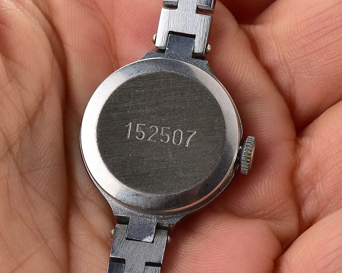 Vintage Zaria Soviet mechanical watch for ladies with bracelet and box - Image 10