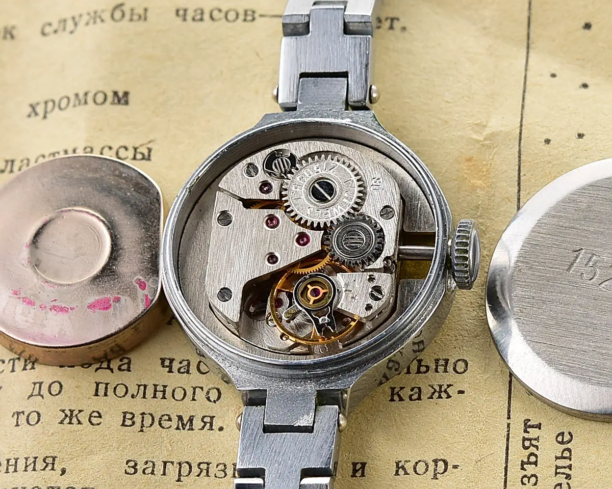 Vintage Zaria Soviet mechanical watch for ladies with bracelet and box - Image 13