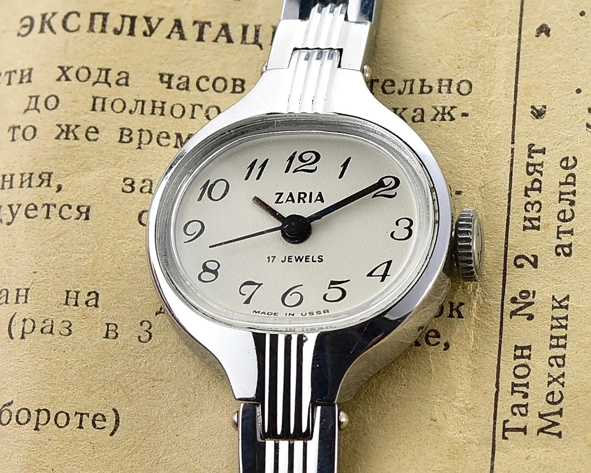 Vintage Zaria Soviet mechanical watch for ladies with bracelet and box - Image 3