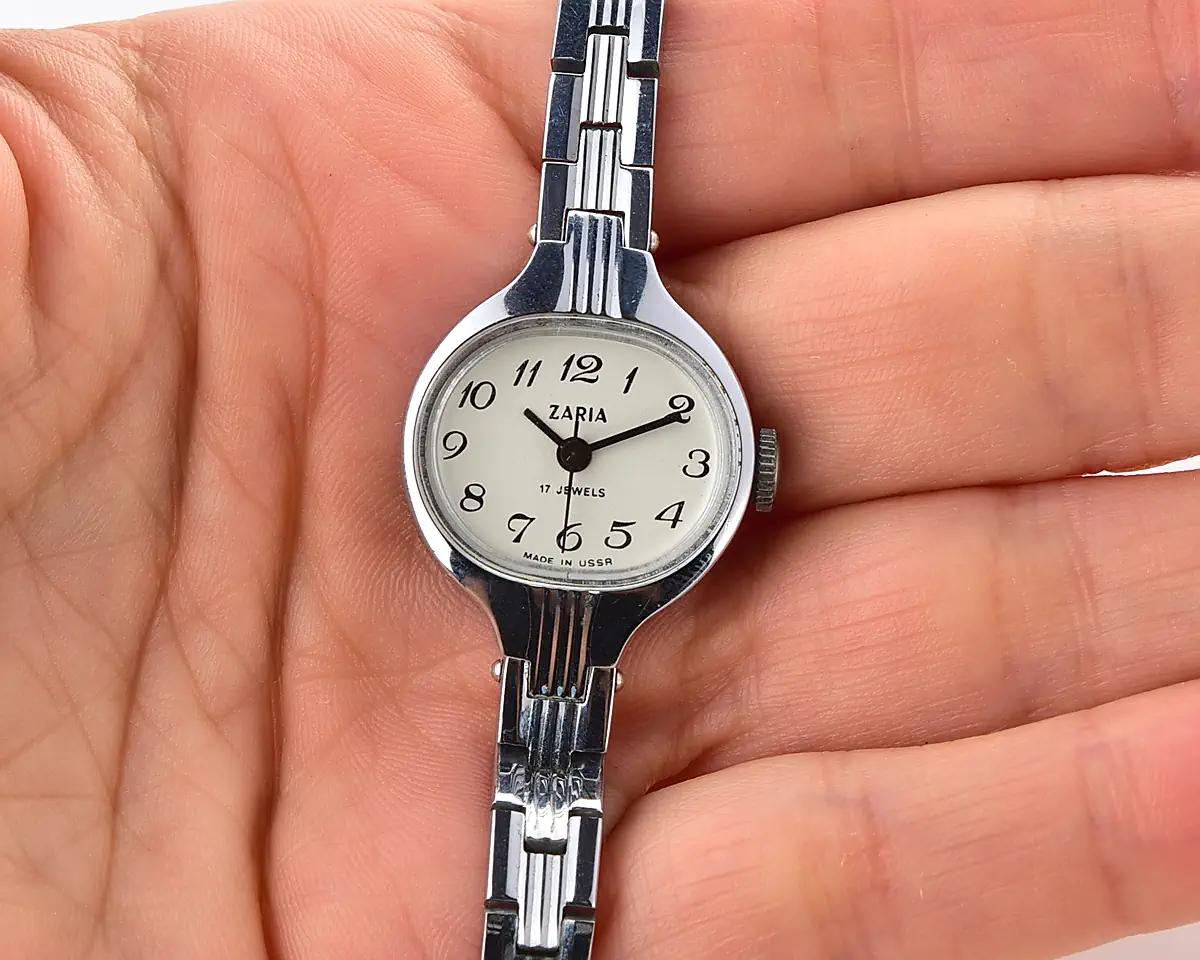Vintage Zaria Soviet mechanical watch for ladies with bracelet and box - Image 7