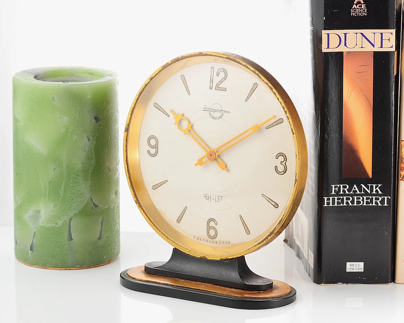 ZLATOUST ChBN-137 vintage mechanical table clock - Image 4
