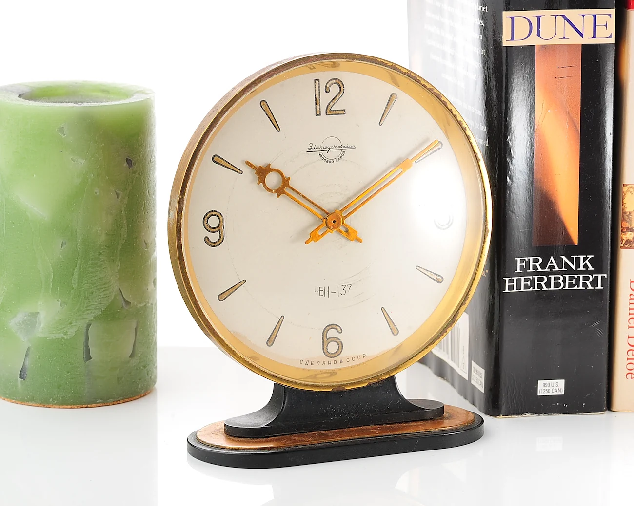 ZLATOUST ChBN-137 vintage mechanical table clock - Image 3