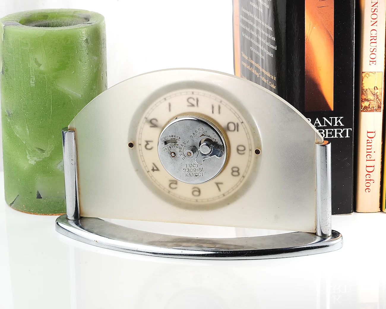 Zlatoust vintage Soviet mechanical table clock in Art Deco arched frosted glass body, from the 1950s - Image 12