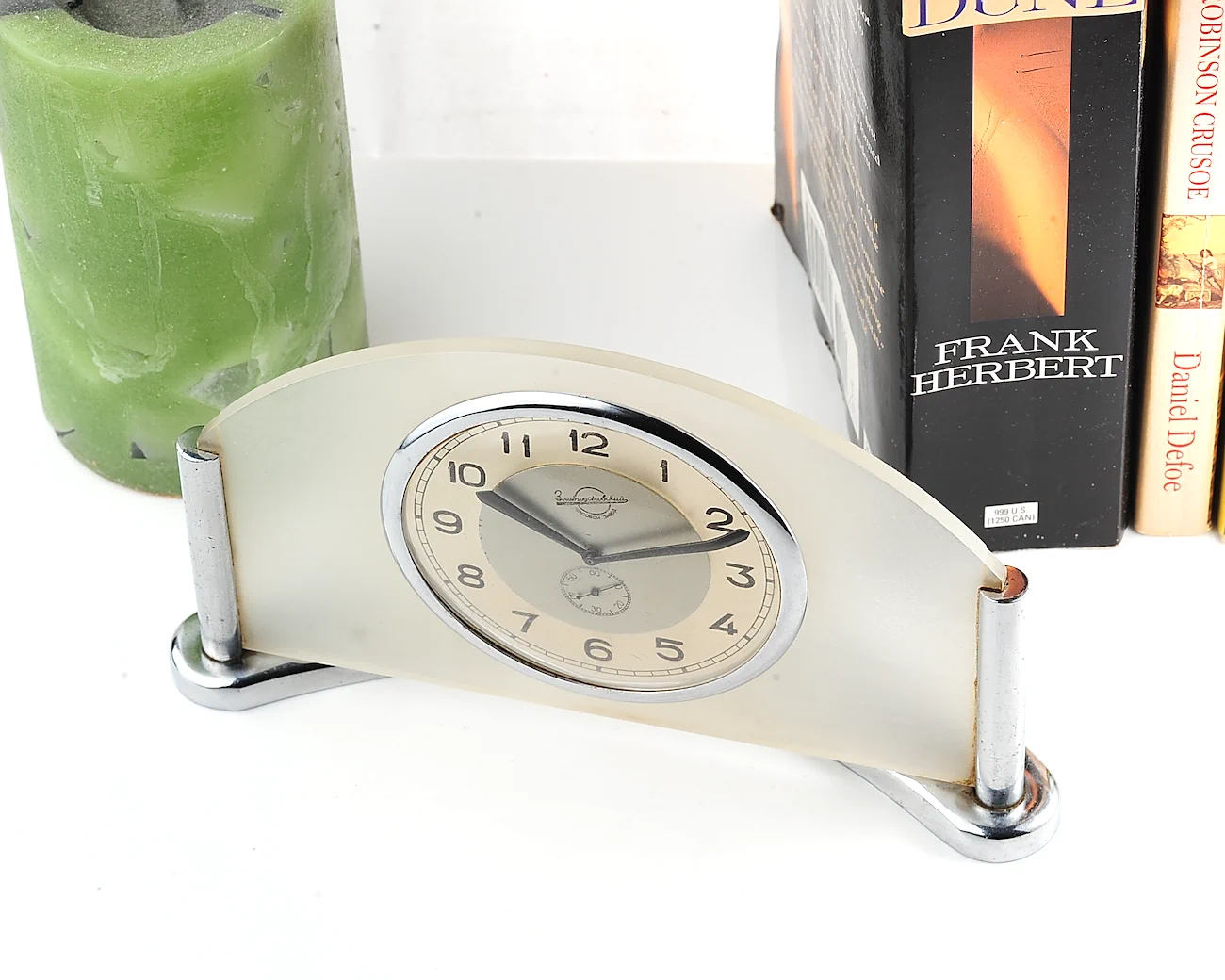 Zlatoust vintage Soviet mechanical table clock in Art Deco arched frosted glass body, from the 1950s - Image 7