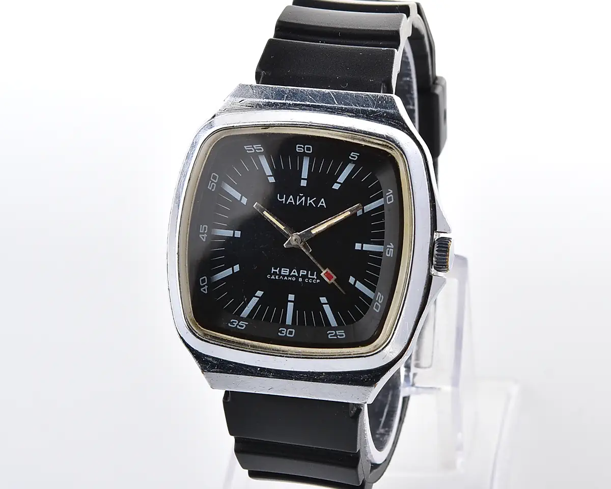 Vintage Soviet Chaika quartz watch – black dial, cushion TV case, from the 1980s
