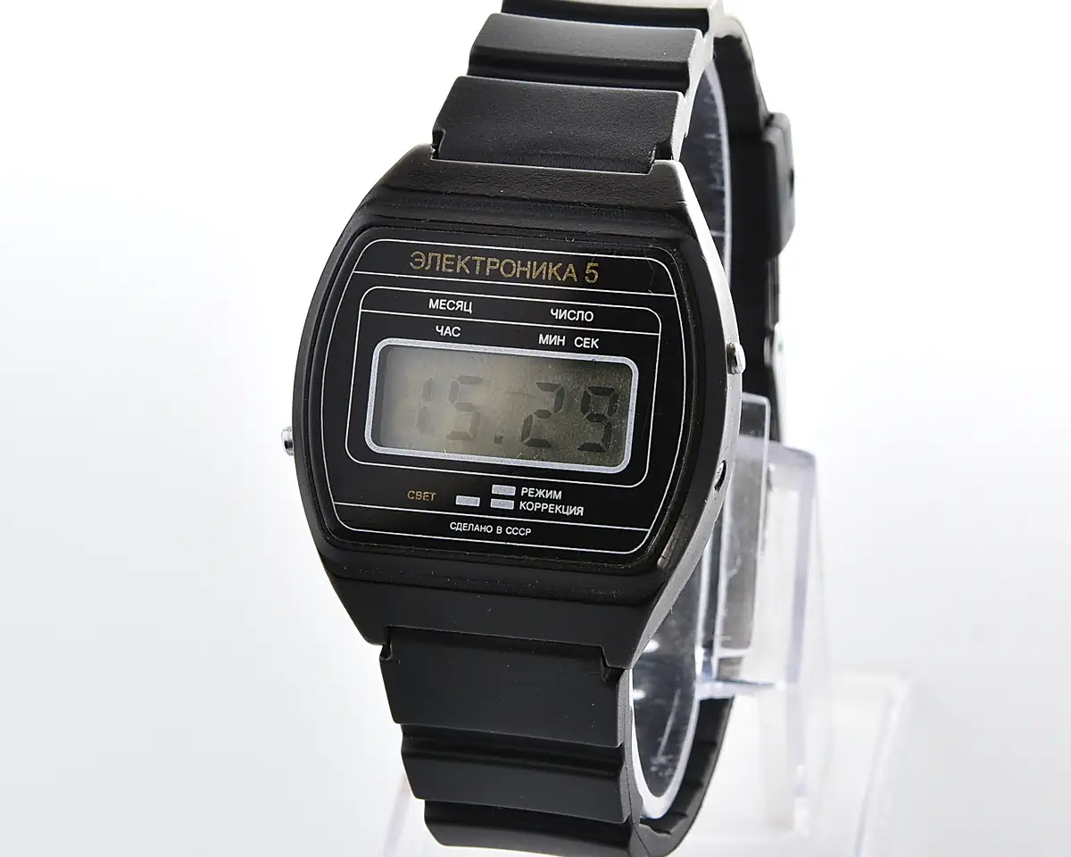 Vintage USSR digital watch Electronika 5 in plastic body - nearly weightless!