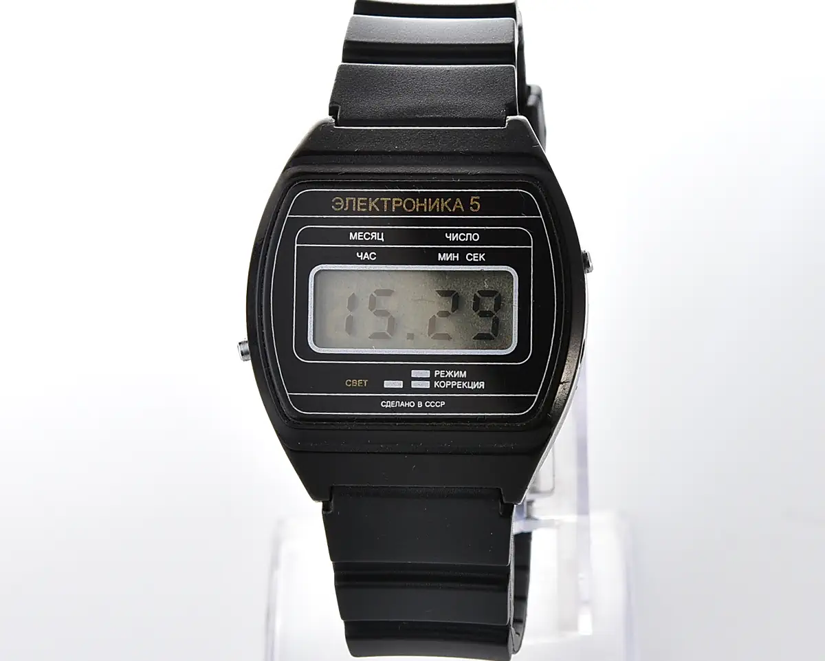 Vintage USSR digital watch Electronika 5 in plastic body - nearly weightless! - Image 2