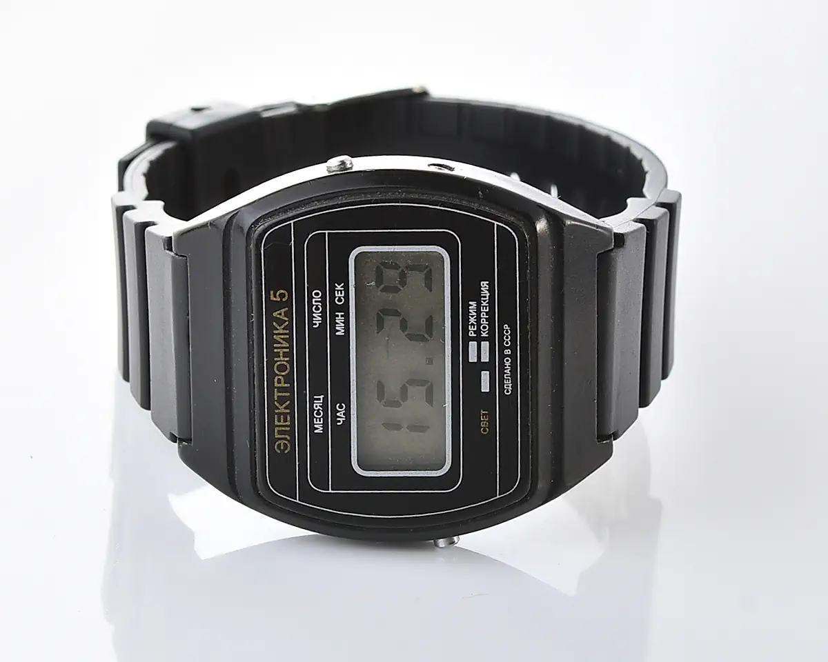 Vintage USSR digital watch Electronika 5 in plastic body - nearly weightless! - Image 8