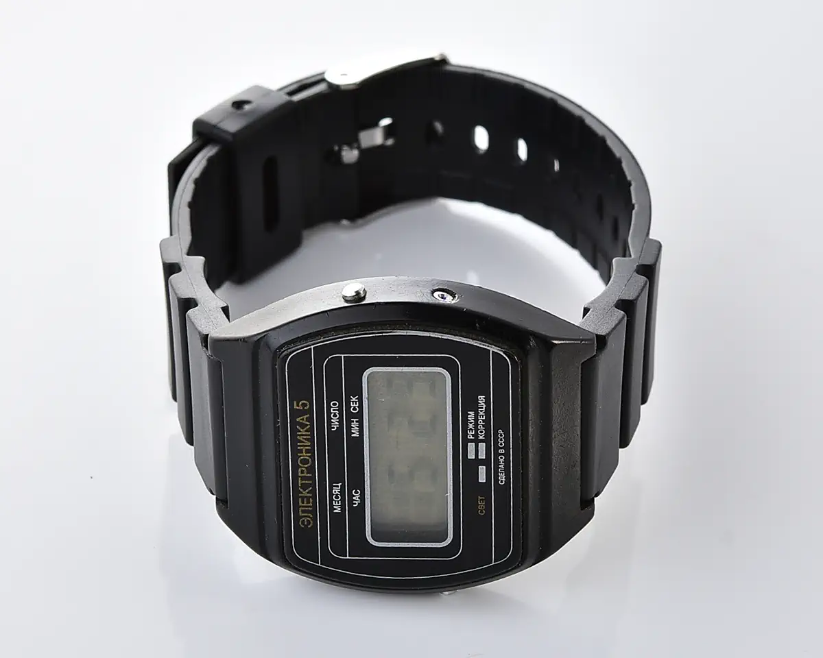 Vintage USSR digital watch Electronika 5 in plastic body - nearly weightless! - Image 9