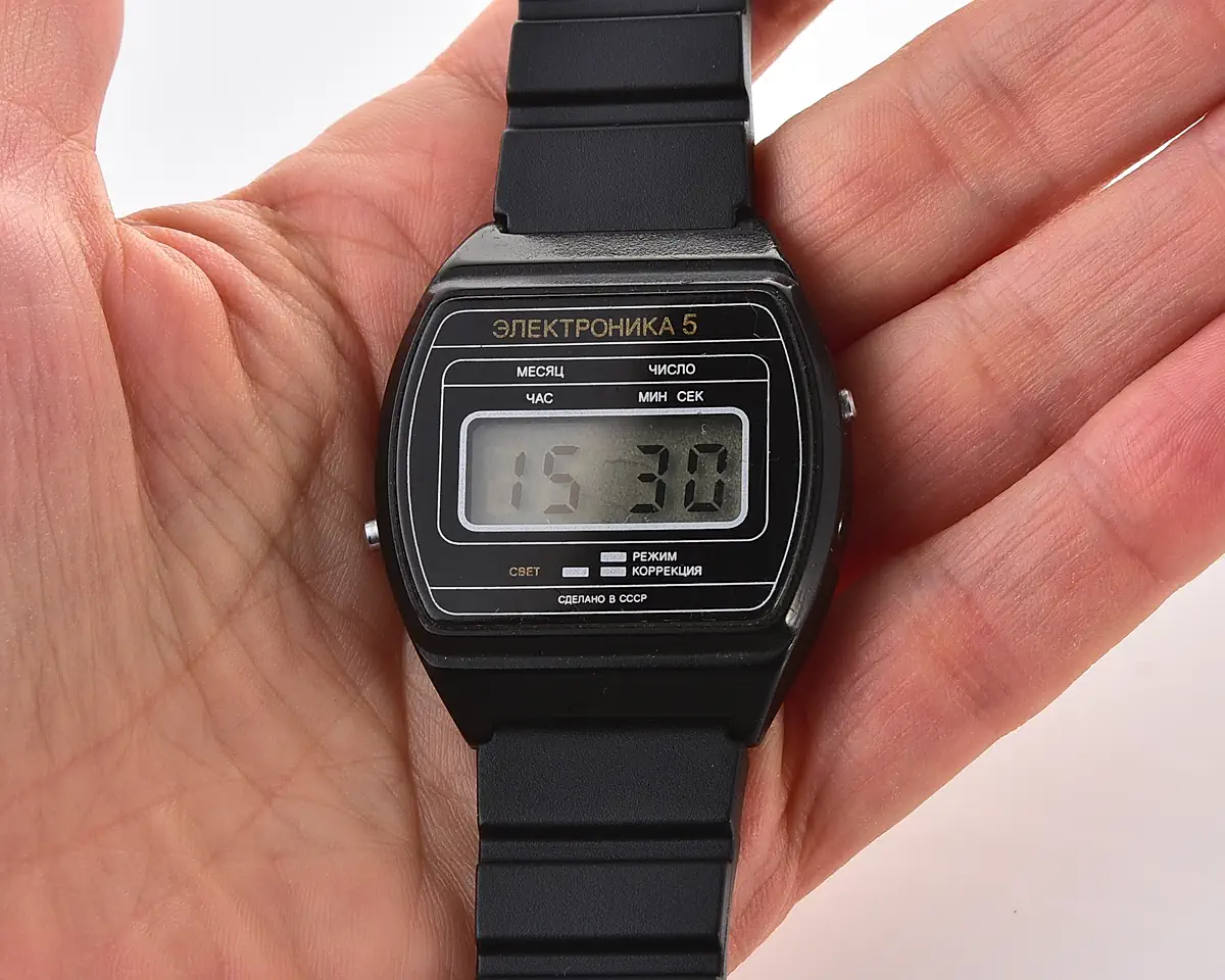 Vintage USSR digital watch Electronika 5 in plastic body - nearly weightless! - Image 6