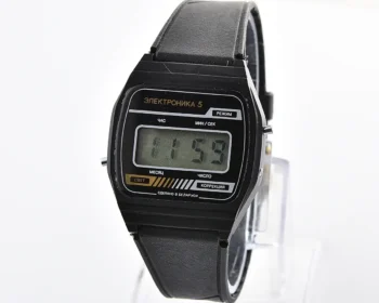 Vintage digital watch Electronika 5 in plastic body - made in Belarus, nearly weightless!