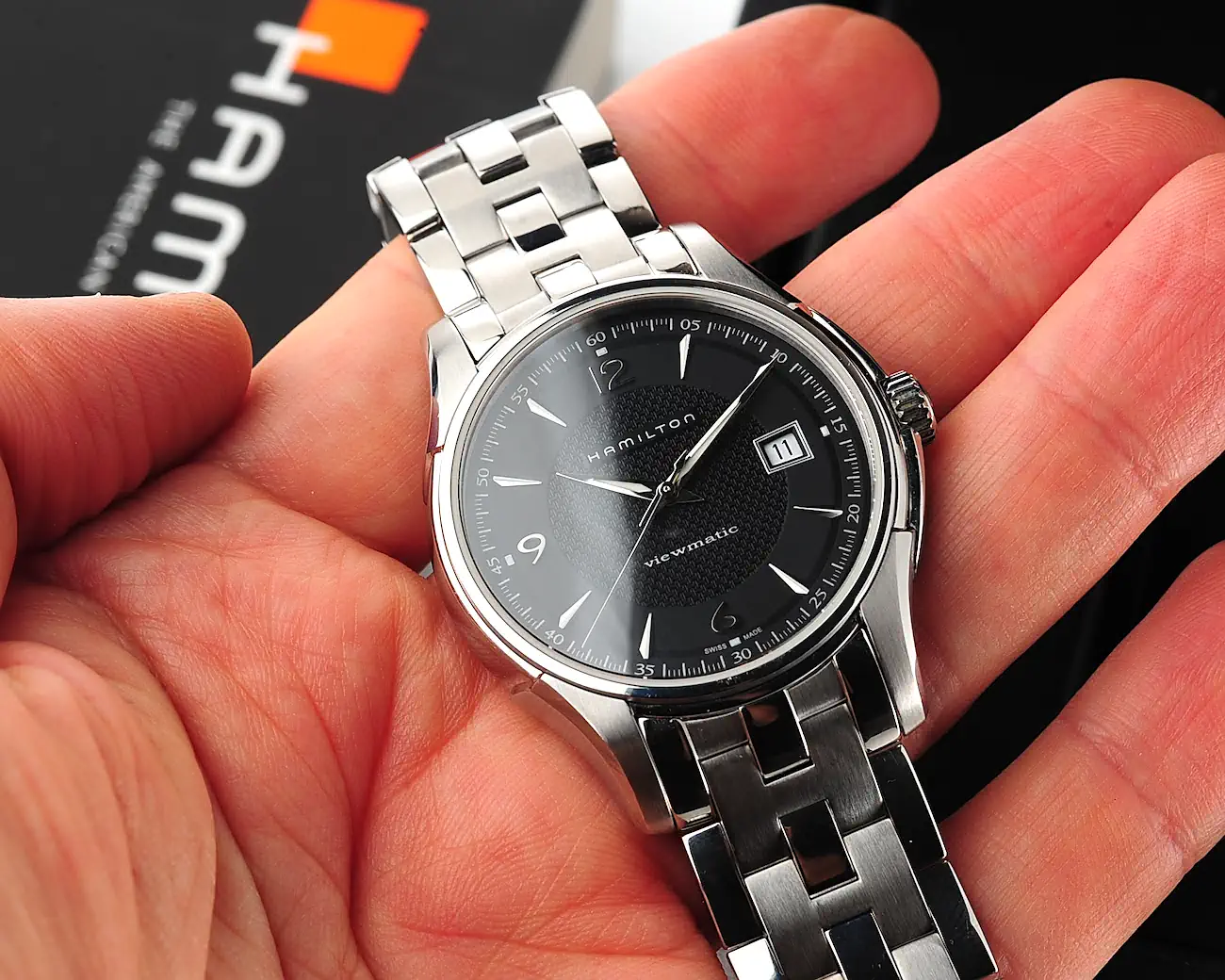 Hamilton Jazzmaster Viewmatic Swiss automatic watch with ETA 2824-2 – black dial, complete with box & booklet - Image 9