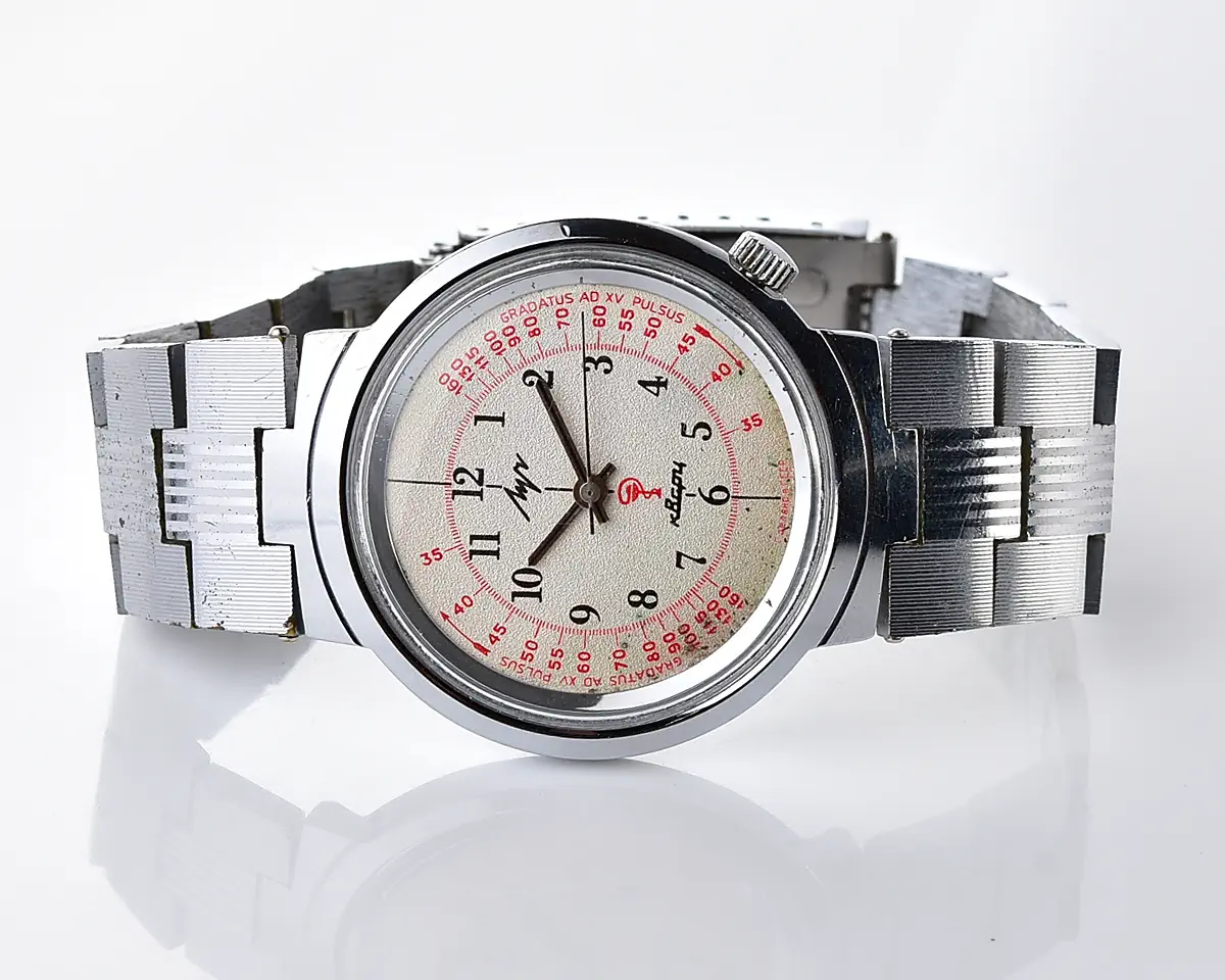 Vintage Soviet Luch Medicine quartz watch with pulse scale – doctor's dial - Image 5